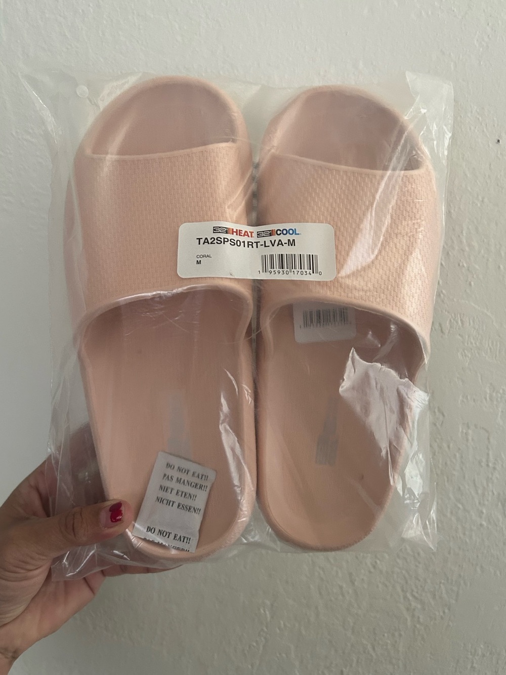 NIP 32 Degrees Women's Size Medium (7-8) Cushion Slide Shower Sandals- Peach